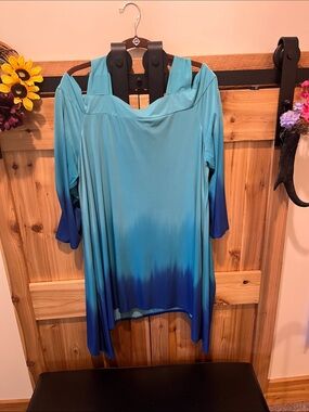 Pretty Woman Women's Ombre Cold-Shoulder Tunic - Teal to Blue